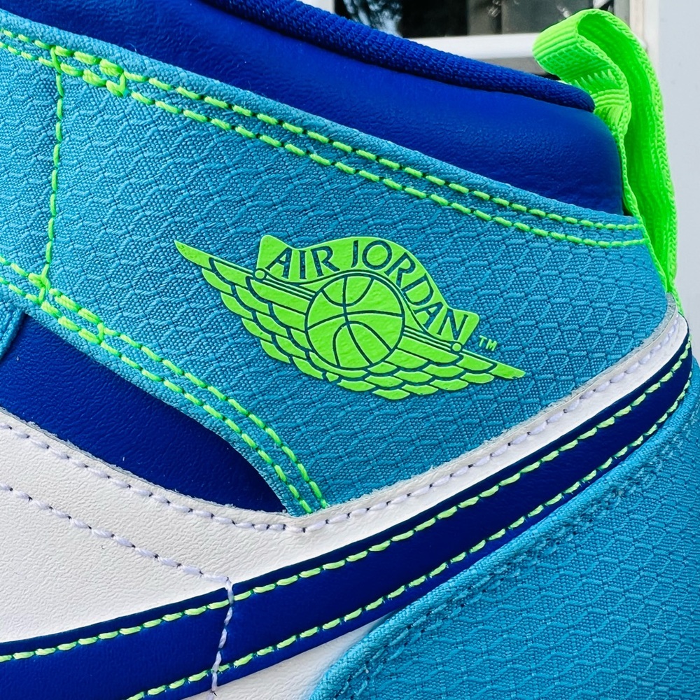 Nike Air Jordan Mid 1 “Sprite” Sneakers White Blue Green Excellent Shape! - Picture 7 of 13
